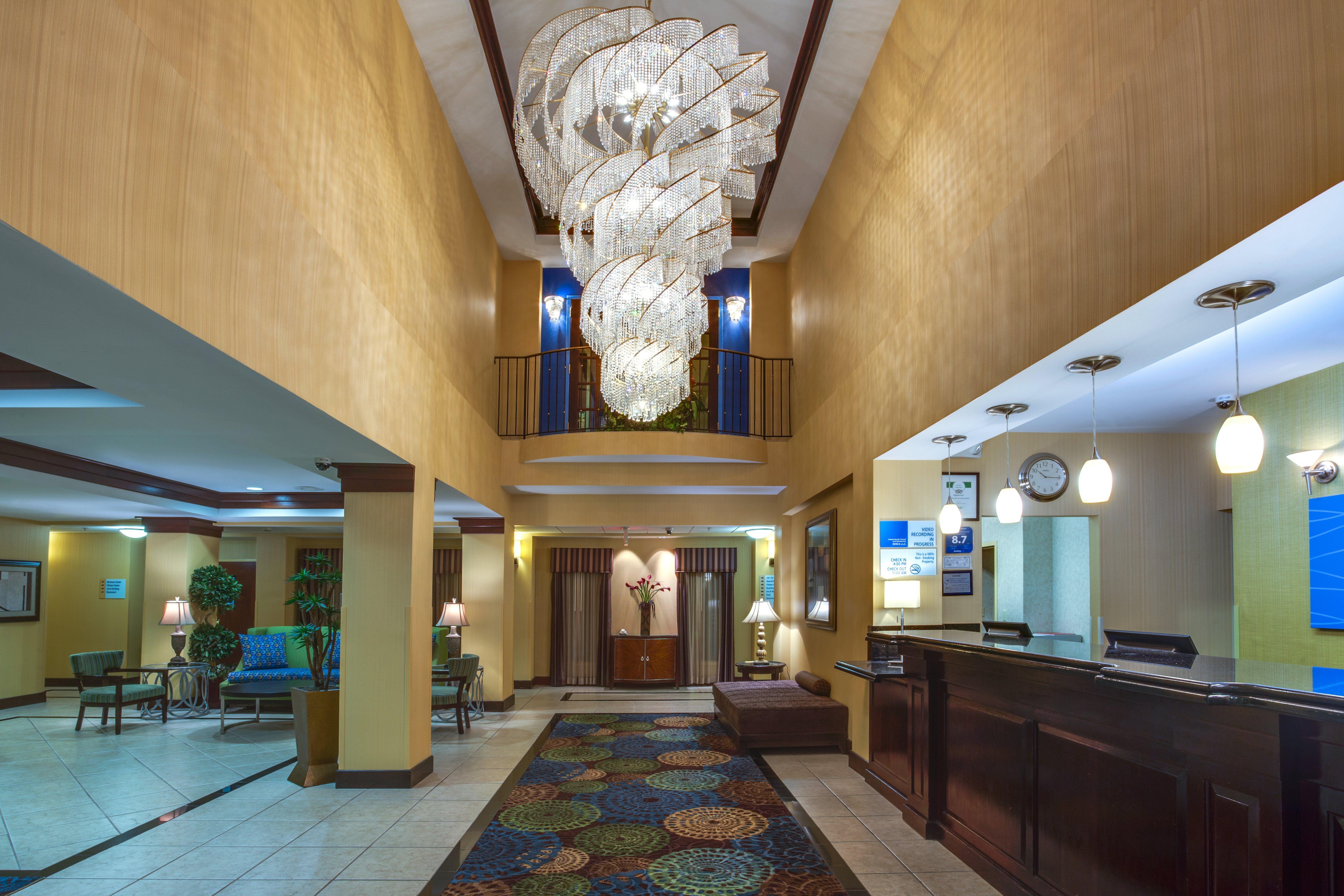 Holiday Inn Express Tower Center New Brunswick, an IHG Hotel East Brunswick Exterior foto