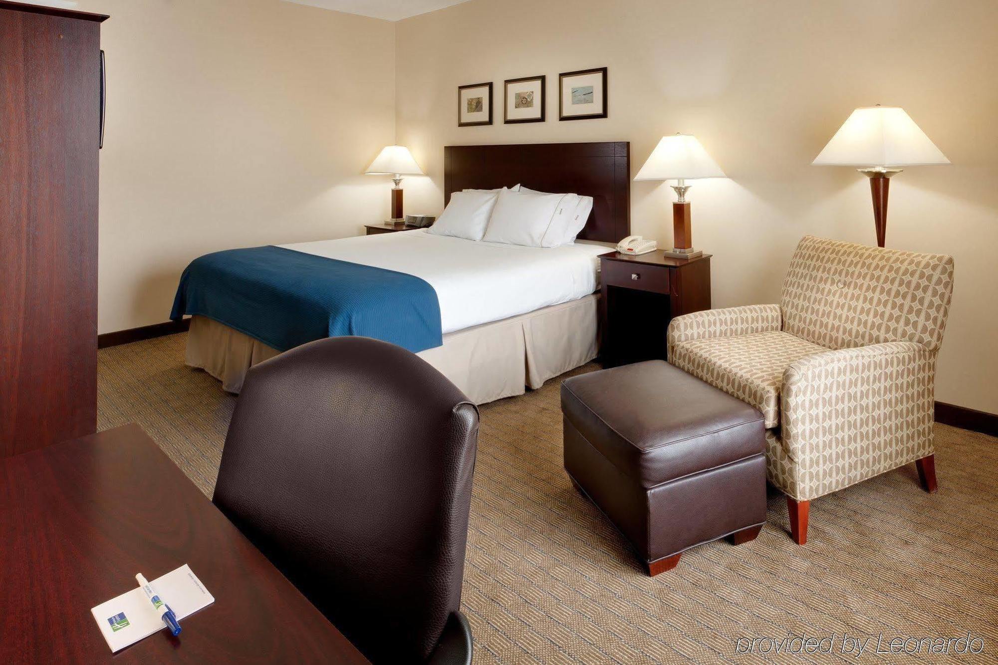 Holiday Inn Express Tower Center New Brunswick, an IHG Hotel East Brunswick Zimmer foto